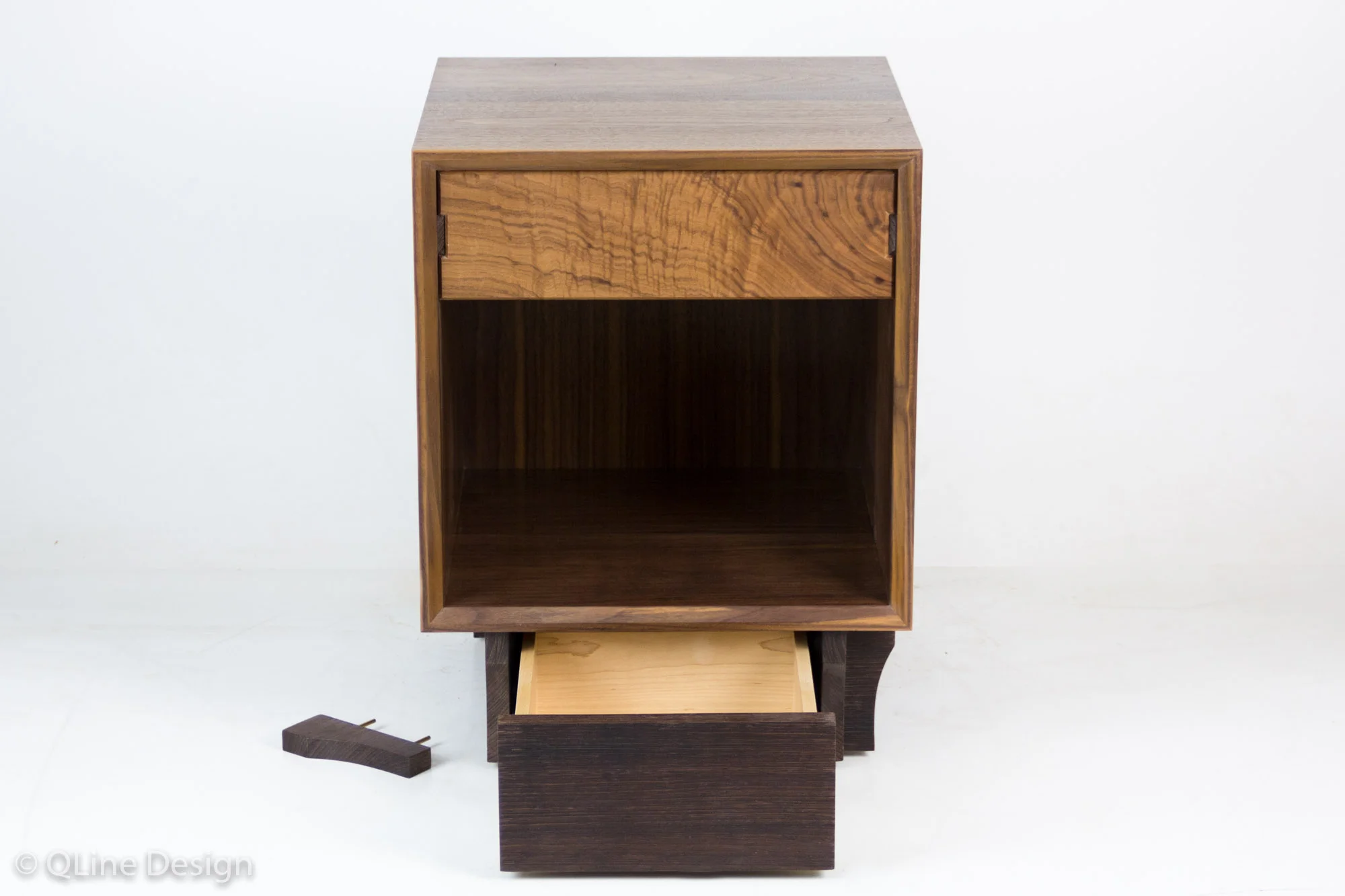QLine Qube End Table | QLine Design